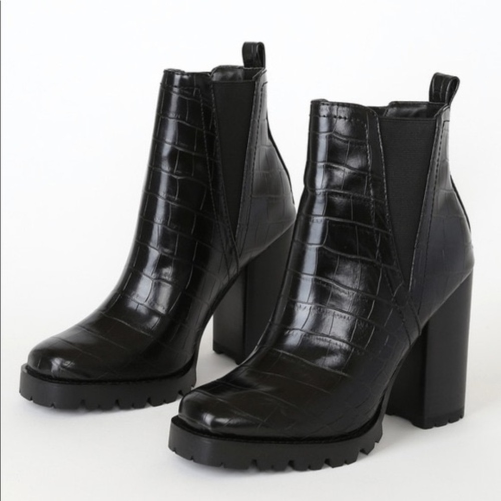 Steve Madden Croc mid boot (Only wore for 3 hours)